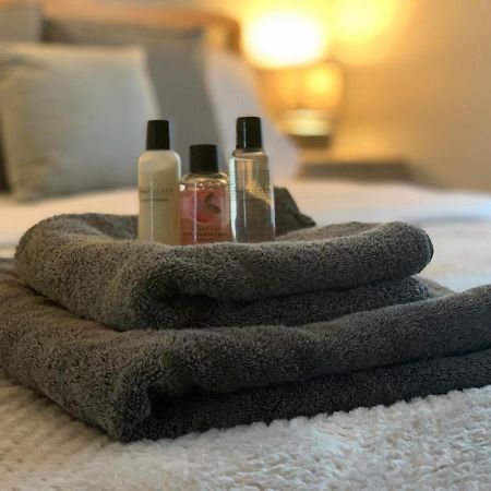 Modern Cosy Warm Home With Free Parking 切姆 外观 照片
