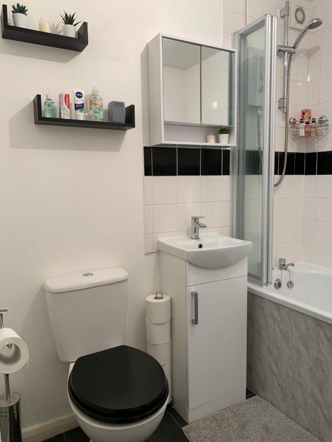 Modern Cosy Warm Home With Free Parking 切姆 外观 照片