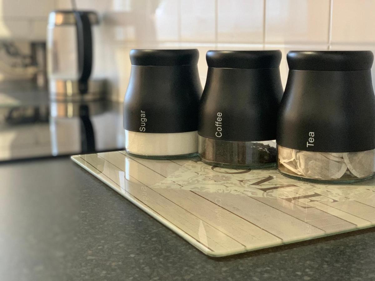 Modern Cosy Warm Home With Free Parking 切姆 外观 照片