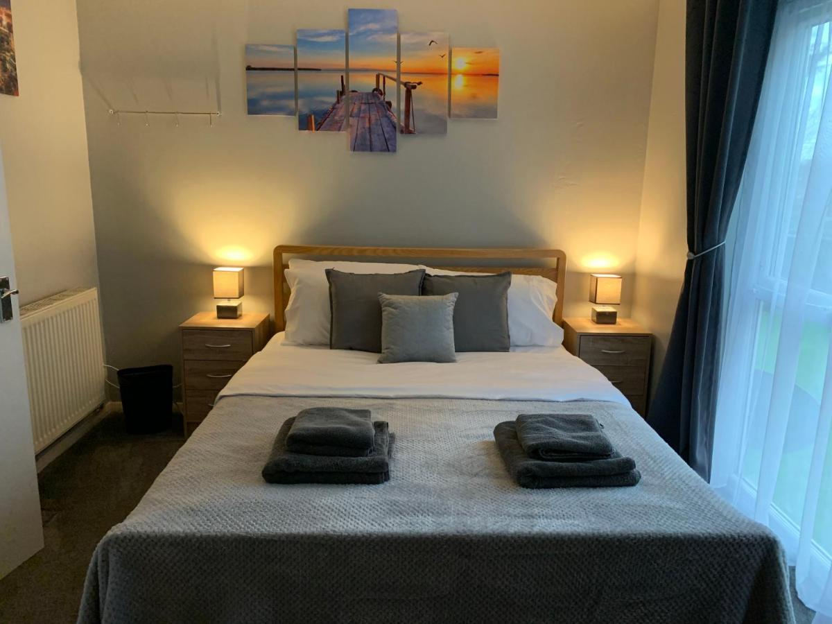 Modern Cosy Warm Home With Free Parking 切姆 外观 照片