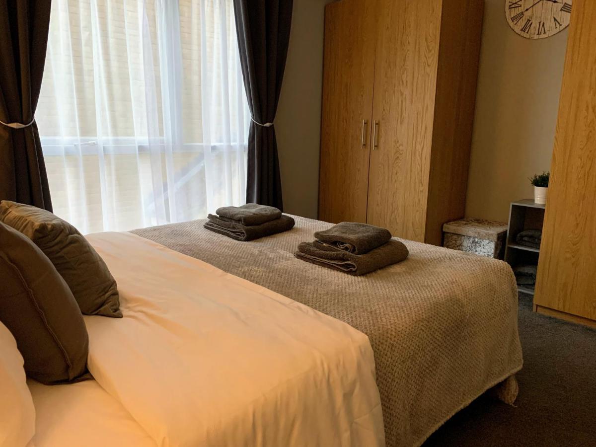 Modern Cosy Warm Home With Free Parking 切姆 外观 照片